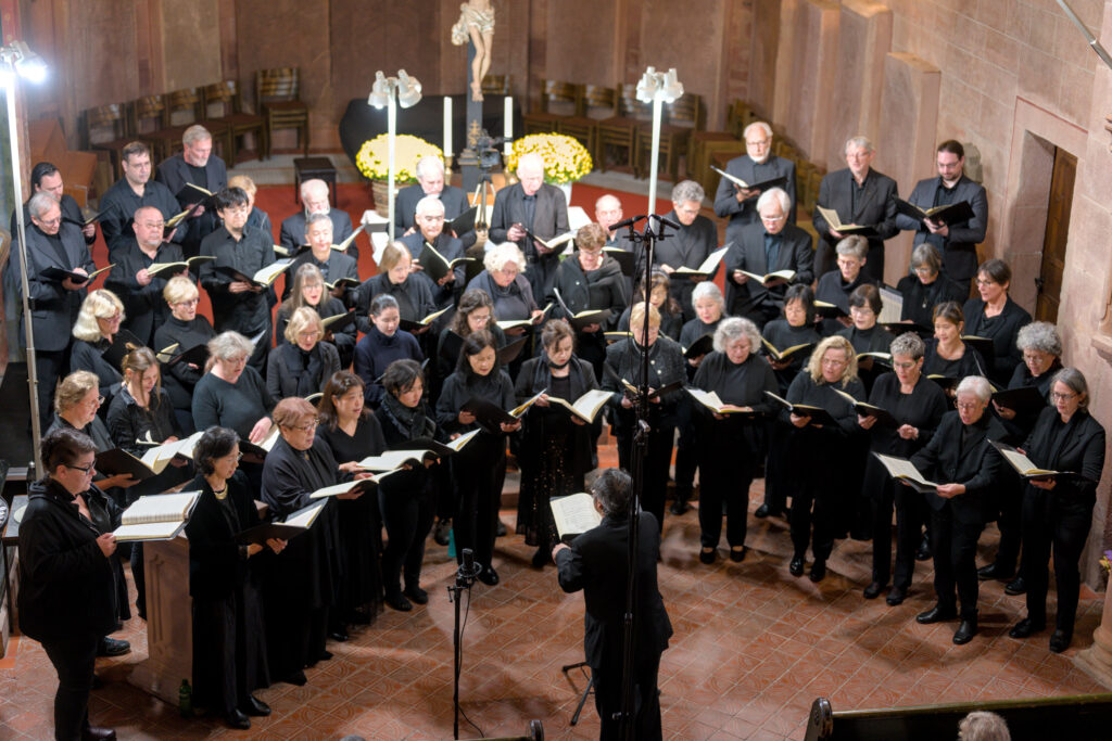 Das Requiem von M Duruflé am 27.10.24 in der Kosterkirche Bad Herrenalb zusammen mit dem deutsch-japanischen Chor Der Flügel, dem Chor an der Kosterkirche Bad Herrenalb, Solisten und einem Projektorchester (c) Sebastian Ziebarth